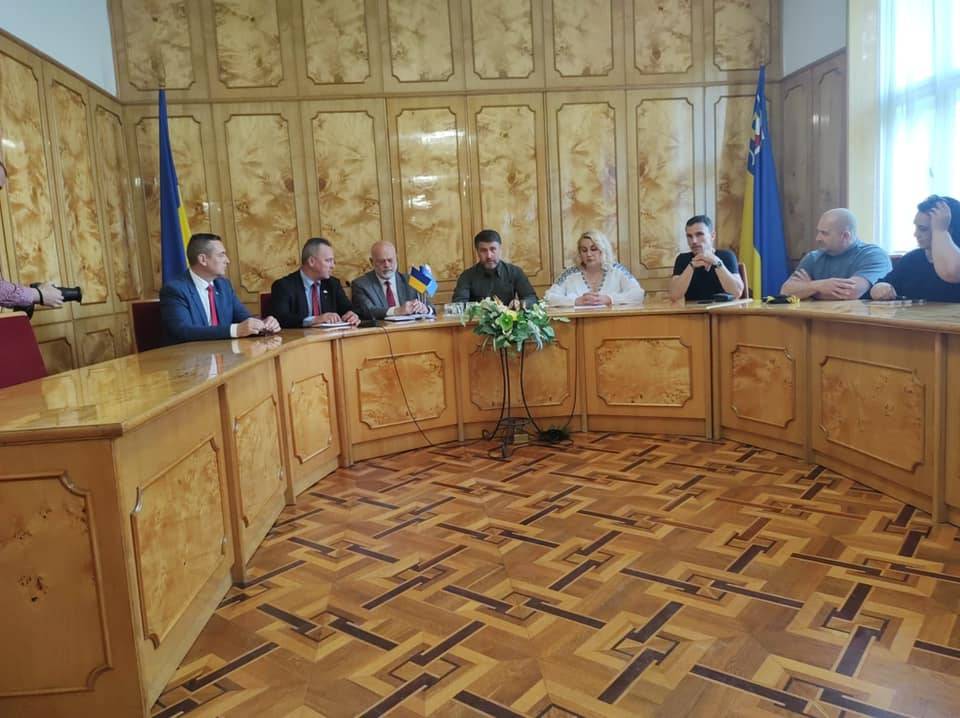Делегація від словацького уряду прагне допомогти українським ромам